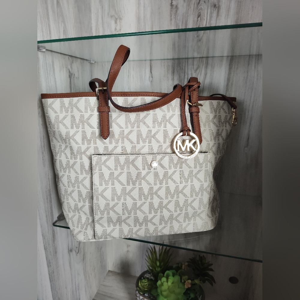 MICHAEL KORS BagVanilla Jet Set Item Large Tote 10"H * 16"W